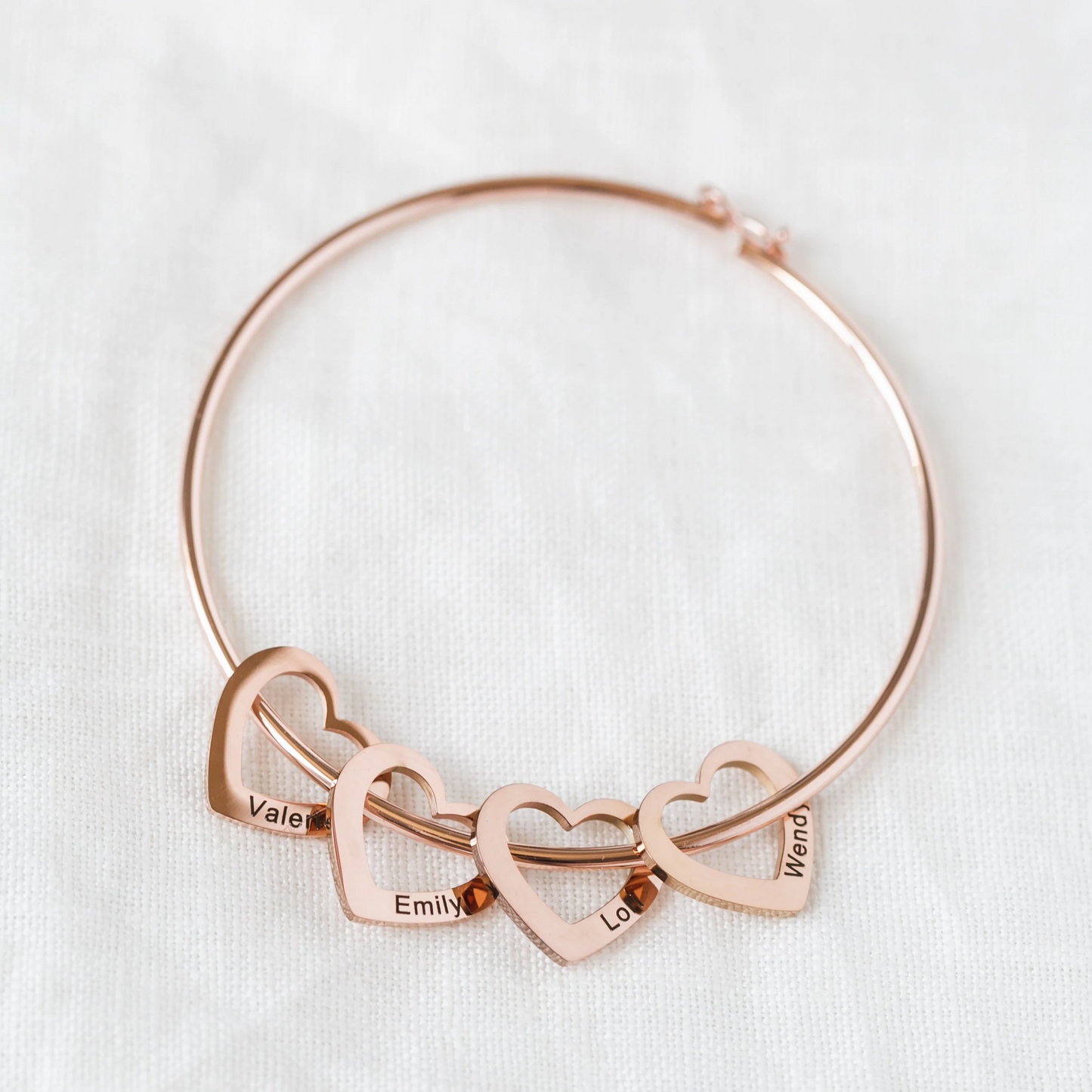 Bracelet with customizable heart pendants