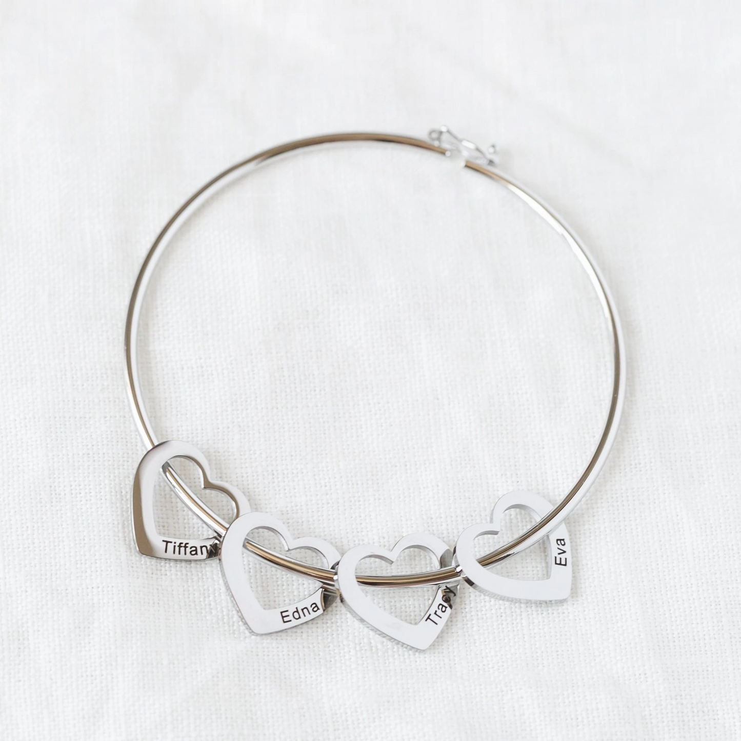 Bracelet with customizable heart pendants